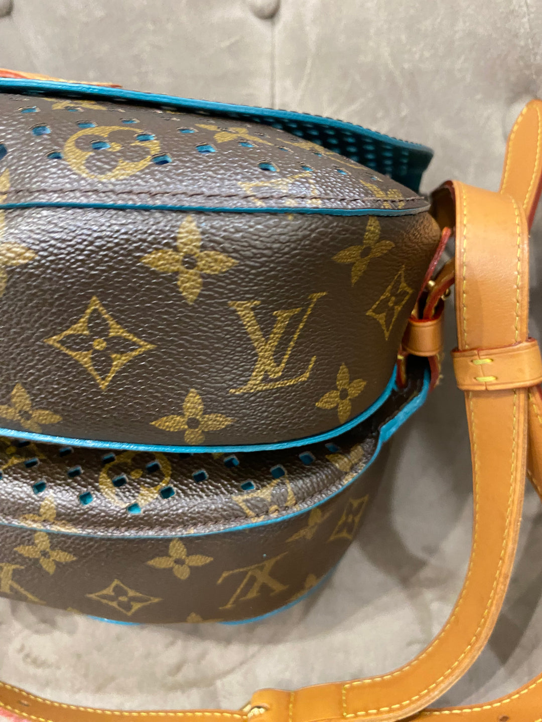 Louis Vuitton Borsa Saumur 30 in tela e pelle con Monogram traforato