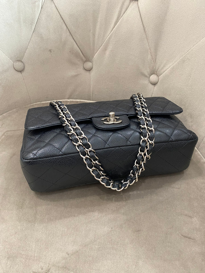 Borsa Chanel media