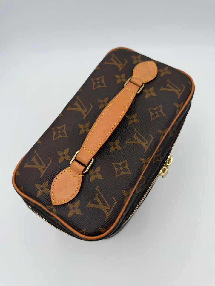 Louis Vuitton Beauty case Nice BB