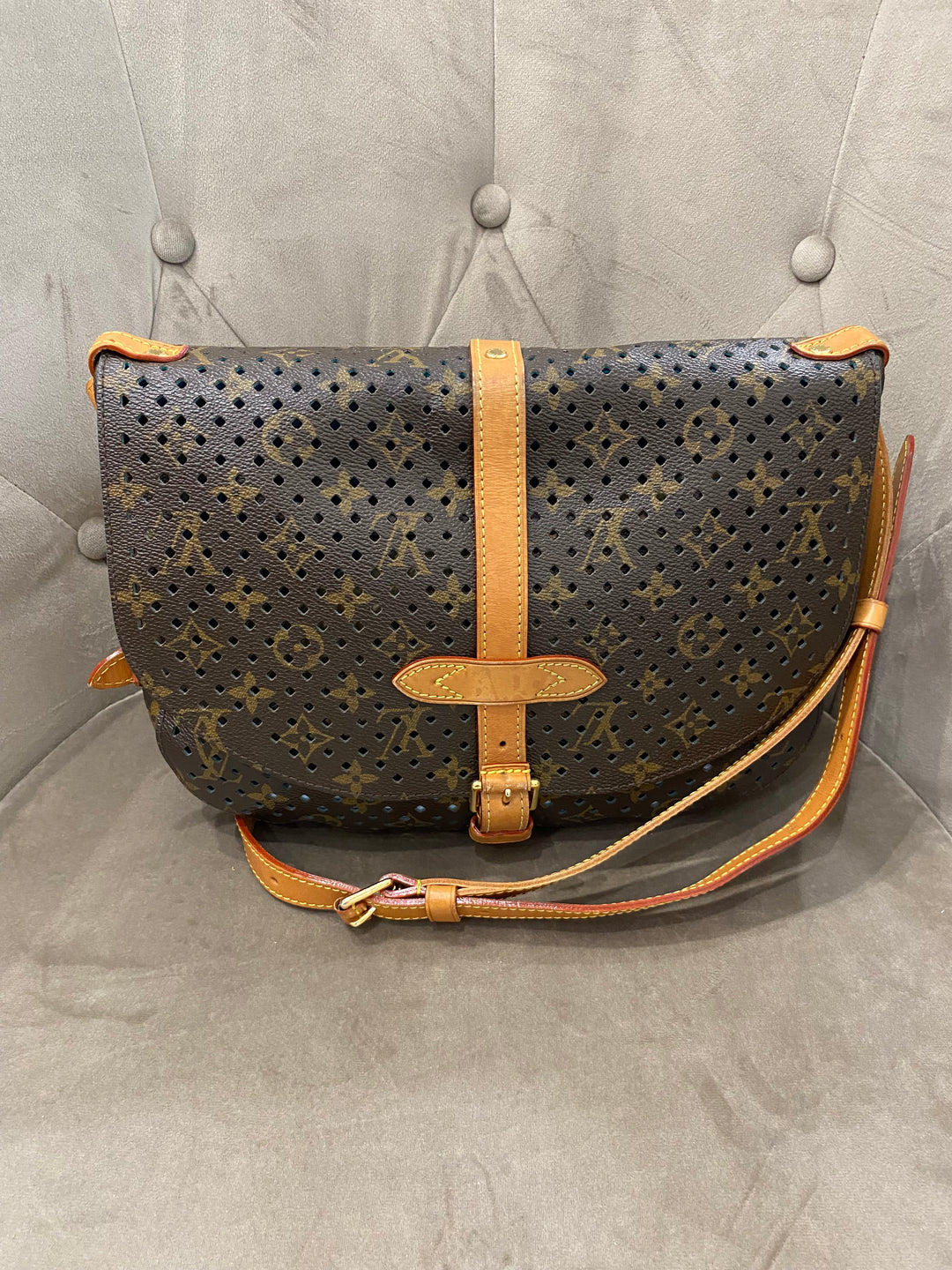 Louis Vuitton Borsa Saumur 30 in tela e pelle con Monogram traforato