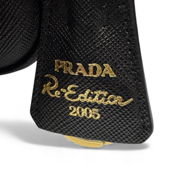 Prada Re-Edition 2005 in Pelle Saffiano