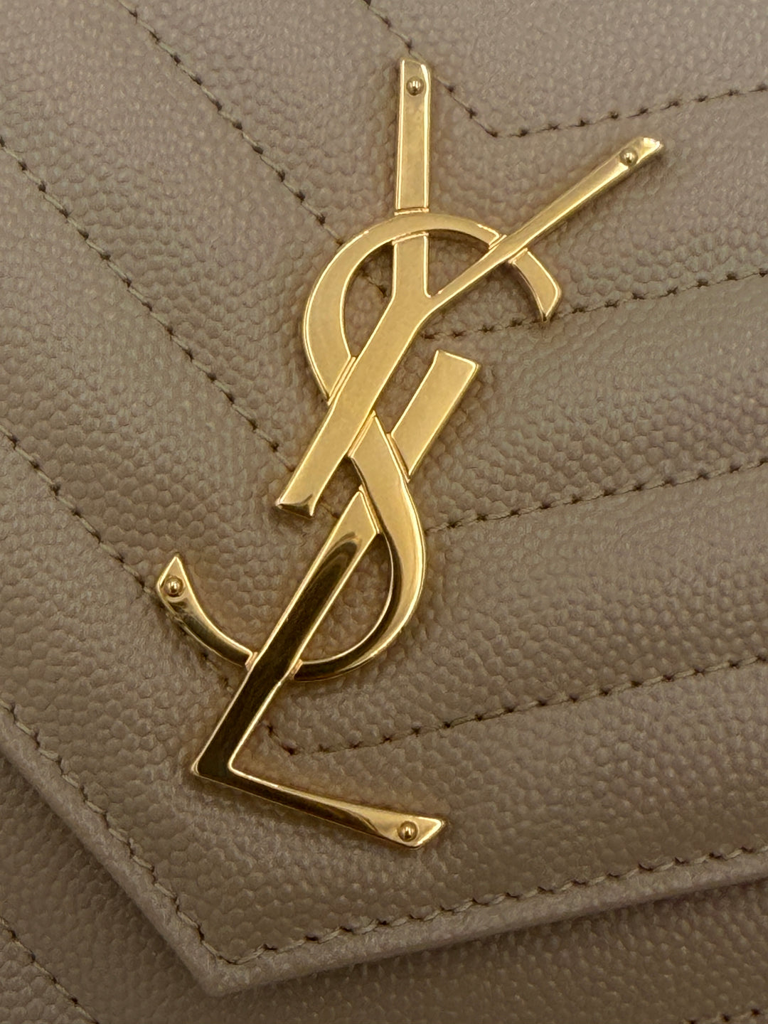 Saint Laurent pochette cassandre con catena