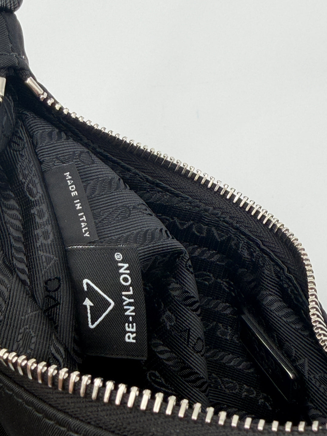 Mini Prada Re-Edition 2005 – Nylon Nero