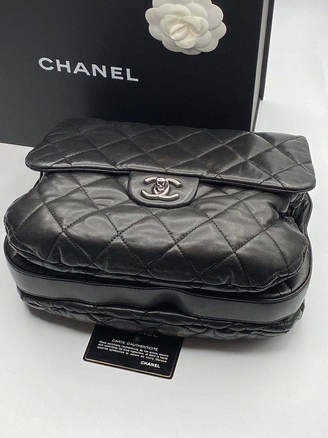 Borsa Chanel Timeless in pelle matelassé con soffietto - Dettaglio catena e logo CC in metallo dorato - Iconica borsa senza tempo vintage retrò